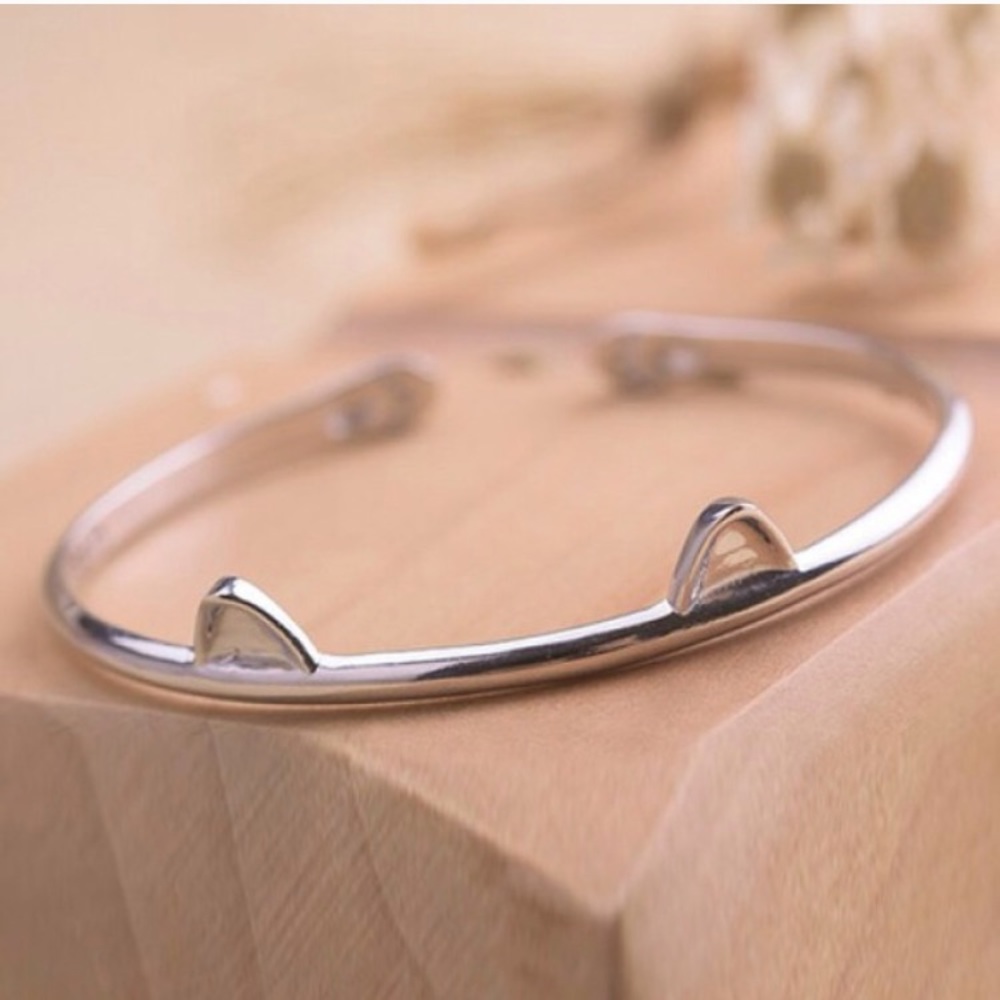 NEW Silver 🐱 Cat Bangle Bracelet